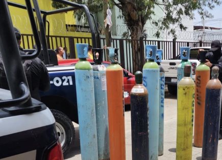 Aseguran en cateo, 25 tanques de oxígeno robados en Tlalnepantla