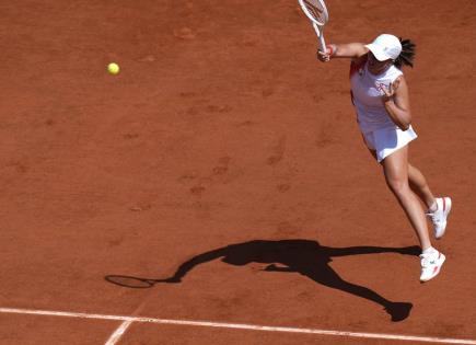 Zheng Qinwen sorprende a Swiatek y va por el oro en el tenis