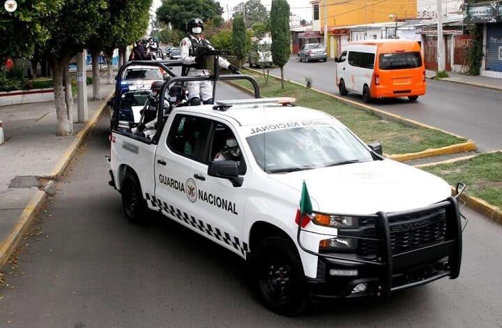 Los hombres quienes superaban en número a los policías los despojaron de sus armas y posteriormente huyeron del lugar