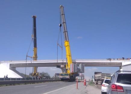 Fotos | Desmontan puente de la 57 por traslado de reactores gigantes