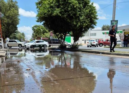 Desatienden enorme fuga de agua en la Avenida México