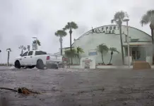 Alerta por huracán Debby en Florida Alerta por huracán Debby en Florida