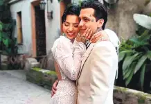 &Aacute;ngela y Nodal: registro civil en Morelos da fe del matrimonio