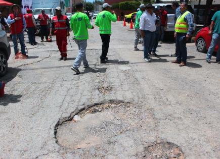 Urgen a renovar pavimentos en zona de Jacarandas