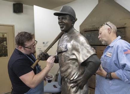 Estatua de Jackie Robinson será develada 6 meses después de que la original fuera robada