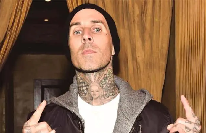 Travis Barker se somete a cirugía de mano programada
