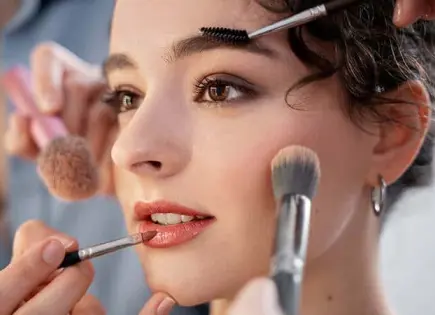 Trucos efectivos para prevenir manchas de maquillaje