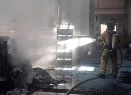 Video | Tres heridos en incendio al interior de empresa Freight de México