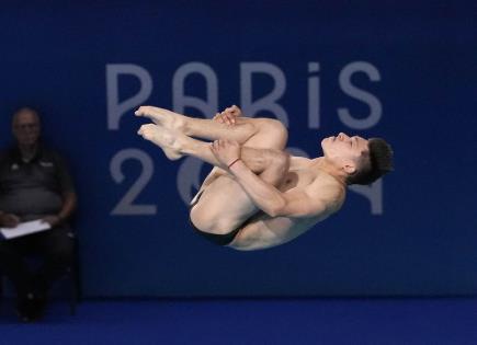 Osmar Olvera clasifica a la final de trampolín en París 2024