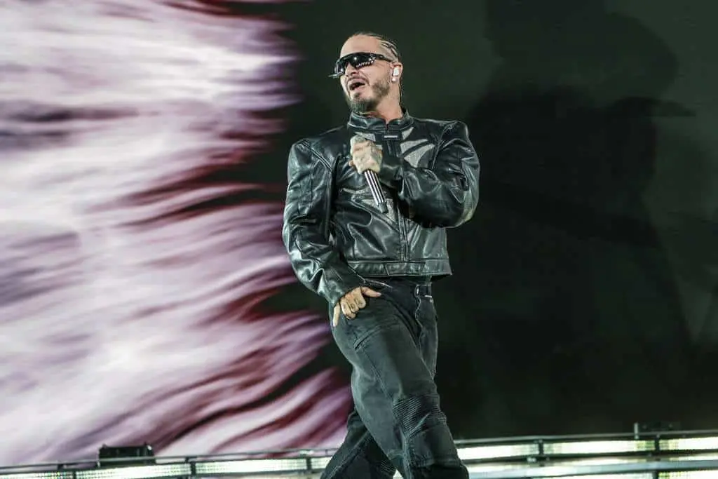 J Balvin lanza Mixteip sorprendiendo a sus seguidores
