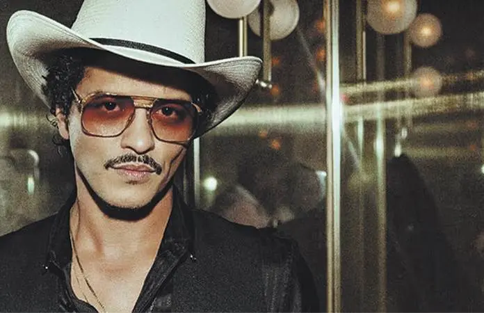 Bruno Mars y artistas latinos respaldan a Bad Bunny en su participación en el Super Bowl