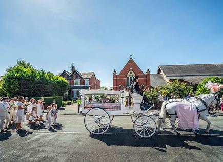 Despiden a niña inglesa apuñalada