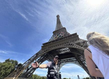 Detención de escalador en la Torre Eiffel