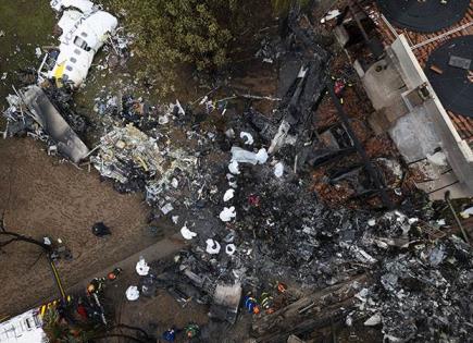 Recuperan los 62 cuerpos tras caída de avión