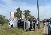 Solo da&ntilde;os en volcadura en Carretera 57