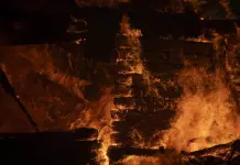 Gran Incendio Forestal Descontrolado en las Afueras de Atenas