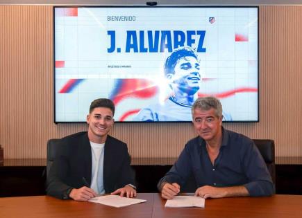 Julián Álvarez firma con el Atlético de Madrid