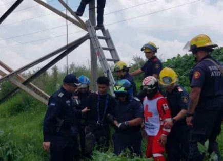 Dramático Rescate de Joven en Torre de Alta Tensión en Atizapán