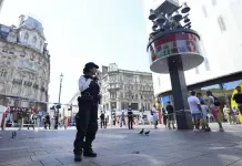 Hombre acusado de intento de asesinato por apuñalar a niña en Londres