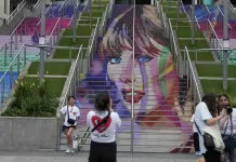 Taylor Swift y la solidaridad de sus fans en Londres Taylor Swift y la solidaridad de sus fans en Londres