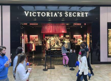 Victorias Secret nombra a Hillary Super como nueva CEO