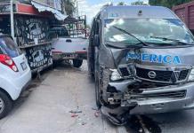 Aparatoso choque en lateral de carretera a Matehuala, a la altura de Pavón