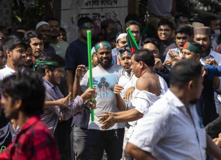 Manifestantes agreden a partidarios de Sheikh Hasina en Bangladesh