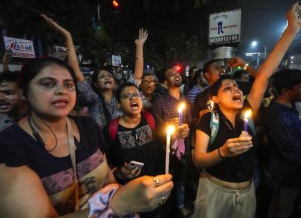 Protestas y disturbios en India por violación y asesinato de médica