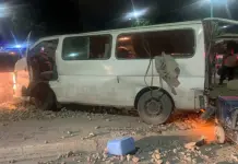 Un muerto y dos heridos por volcadura en bulevar R&iacute;o Santiago