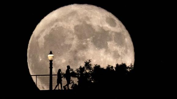 Impactantes superlunas: belleza en el cielo nocturno (FOTOS)