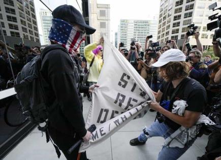 Arresto de manifestantes en Chicago durante la Convención Nacional Demócrata