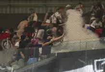 Choque entre polic&iacute;a e hinchas en partido de Copa Libertadores