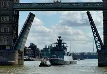 El buque de guerra Braunschweig y su paso por Londres