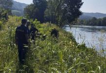 Hallan bebé entre 10 personas ahogadas cuando cruzaban río de Serbia a Bosnia