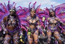 Tres personas apuñaladas en Carnaval Notting Hill de Londres