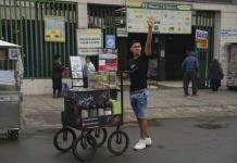 Emprendedores Venezolanos y su Café Callejero en Lima