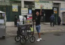 Emprendedores Venezolanos y su Café Callejero en Lima