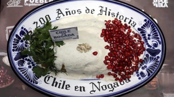 Chef mexicano celebra la tradición del chile en nogada