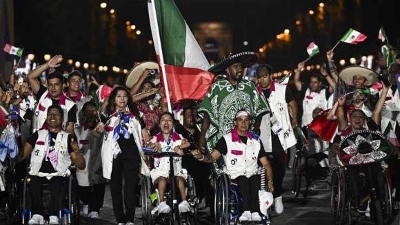 Galería | Con México presente, el fuego paralímpico ilumina París