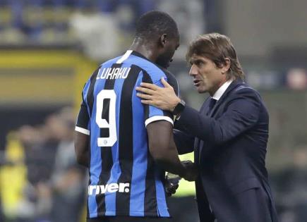 Romelu Lukaku llega a Napoli para cerrar traspaso con Conte