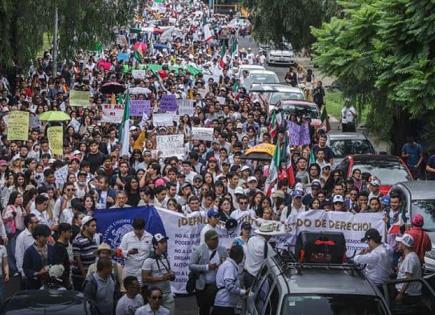 Los están engañando: AMLO a alumnos de Derecho de la UNAM