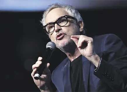 Polémica por la hija de Alfonso Cuarón en concierto de Dua Lipa