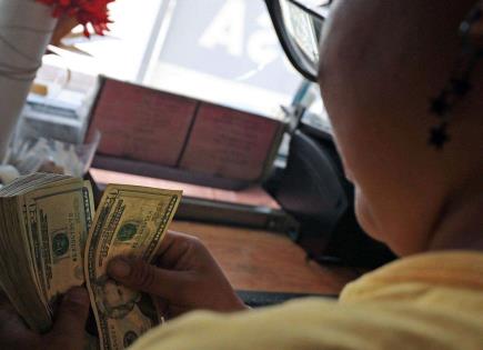 Dólar cierra en 19.85 pesos, su nivel más alto desde octubre de 2022