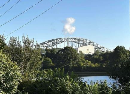 Policía abate a un hombre en puente entre Nueva Hampshire y Maine y encuentra a un niño muerto