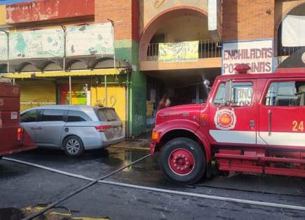 Arde mercado Juárez en colonia Santuario