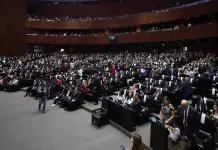 Jueces ordenan a diputados suspender discusi&oacute;n de reforma judicial