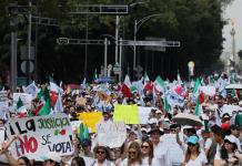 Estudiantes marchan al Senado por reforma judicial