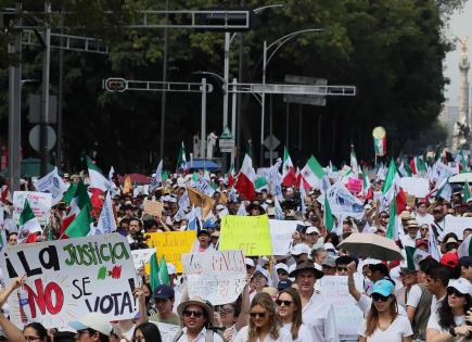 Estudiantes marchan al Senado por reforma judicial