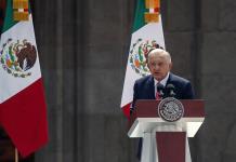 López Obrador afirma que México vive una auténtica democracia y revirtió la decadencia