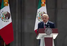 López Obrador afirma que México vive una auténtica democracia y revirtió la decadencia